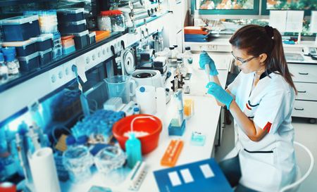 a female scientist is working in a laboratory